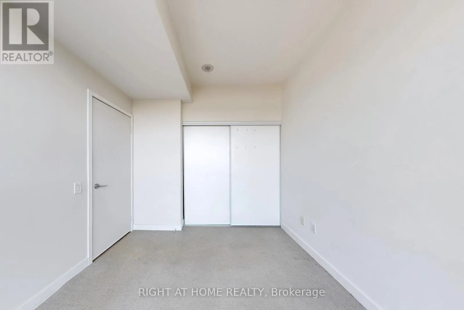 2607 - 29 SINGER COURT