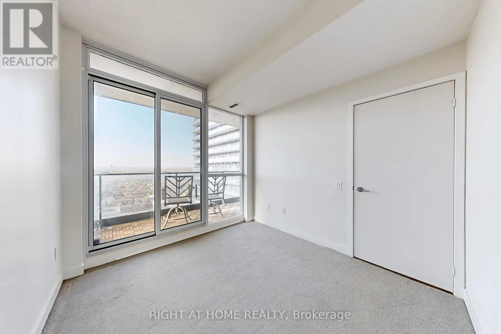 2607 - 29 SINGER COURT
