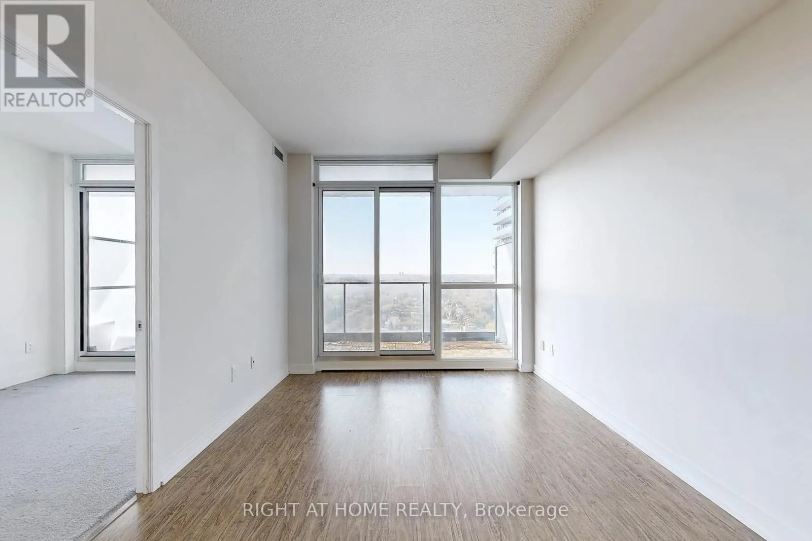 2607 - 29 SINGER COURT