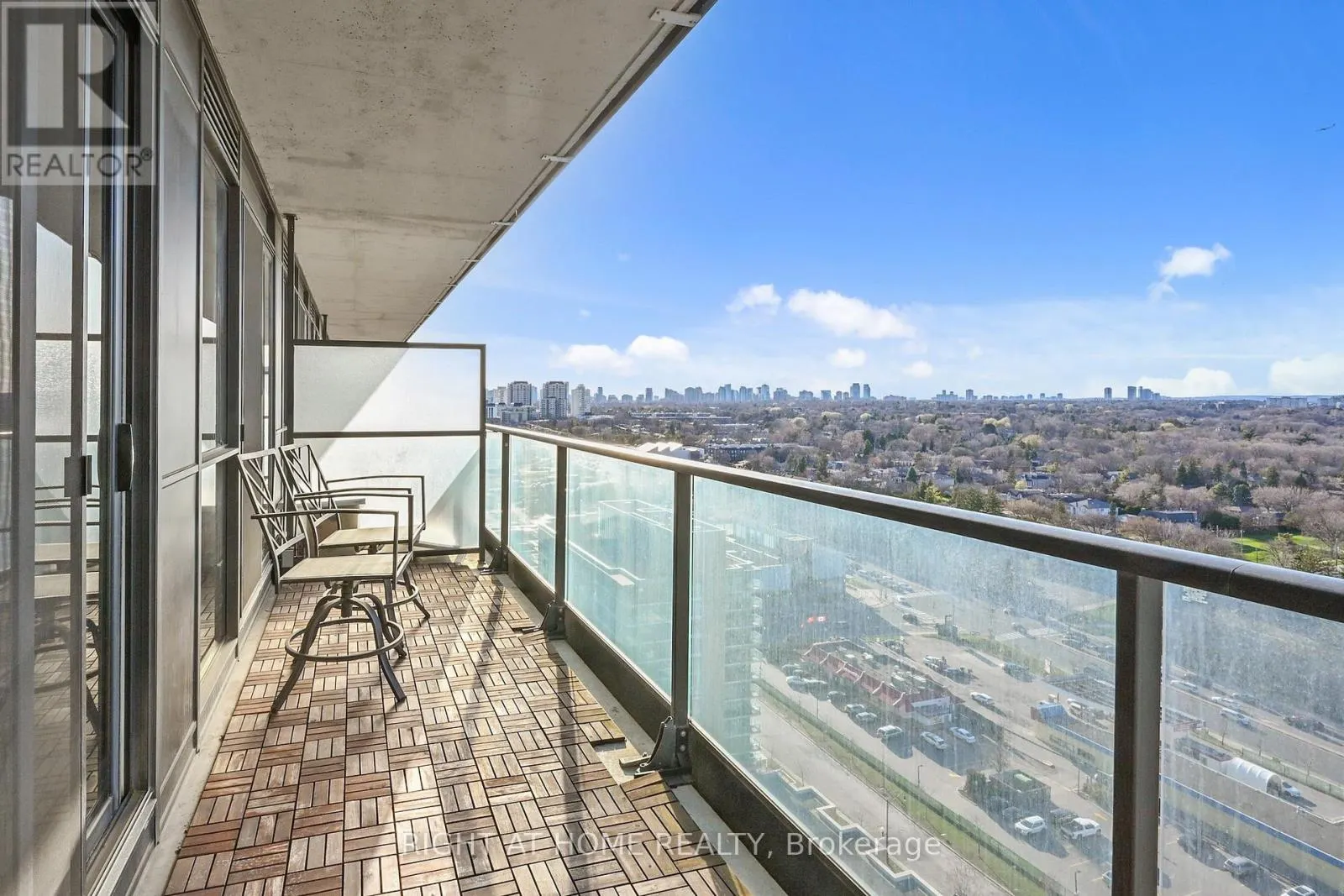 2607 - 29 SINGER COURT