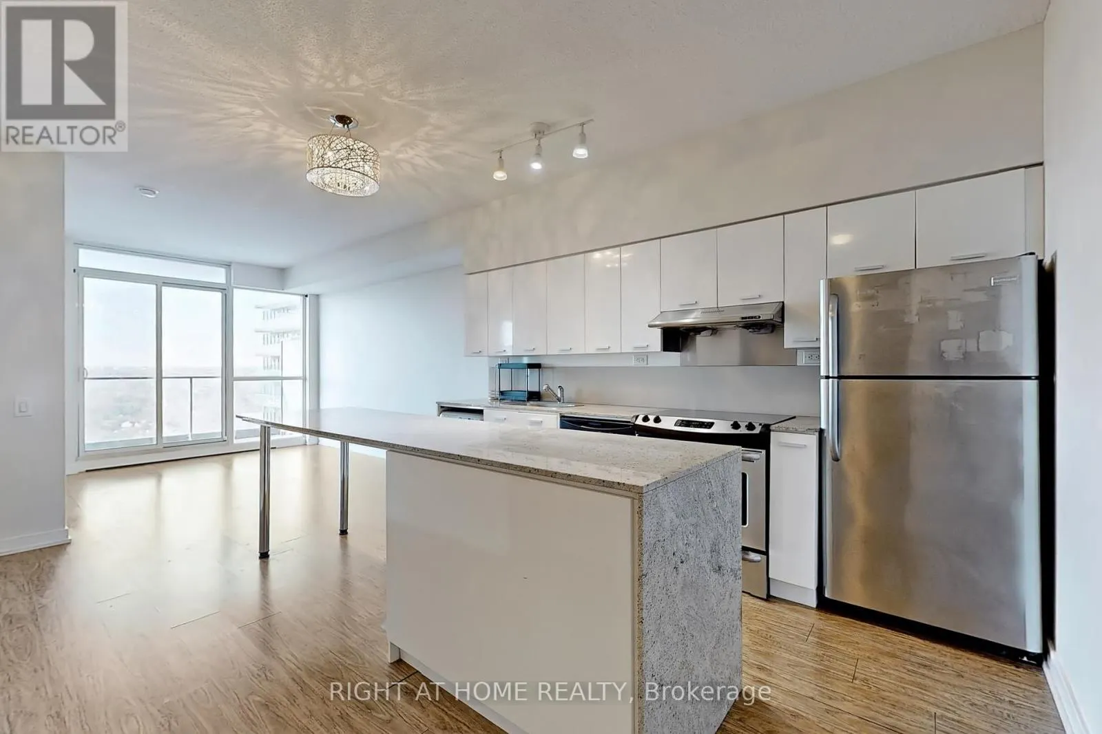 2607 - 29 SINGER COURT
