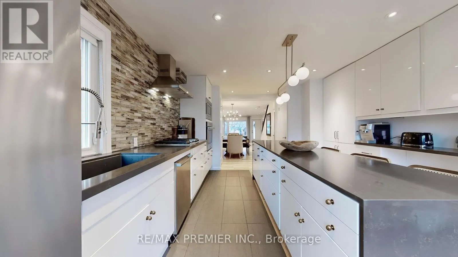 MAIN LEVEL - 27 HECTOR AVENUE
