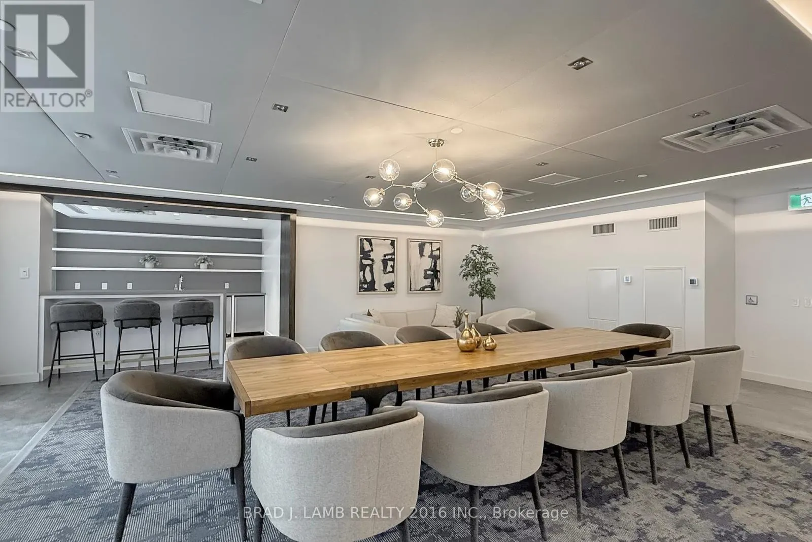 545 - 543 RICHMOND STREET W