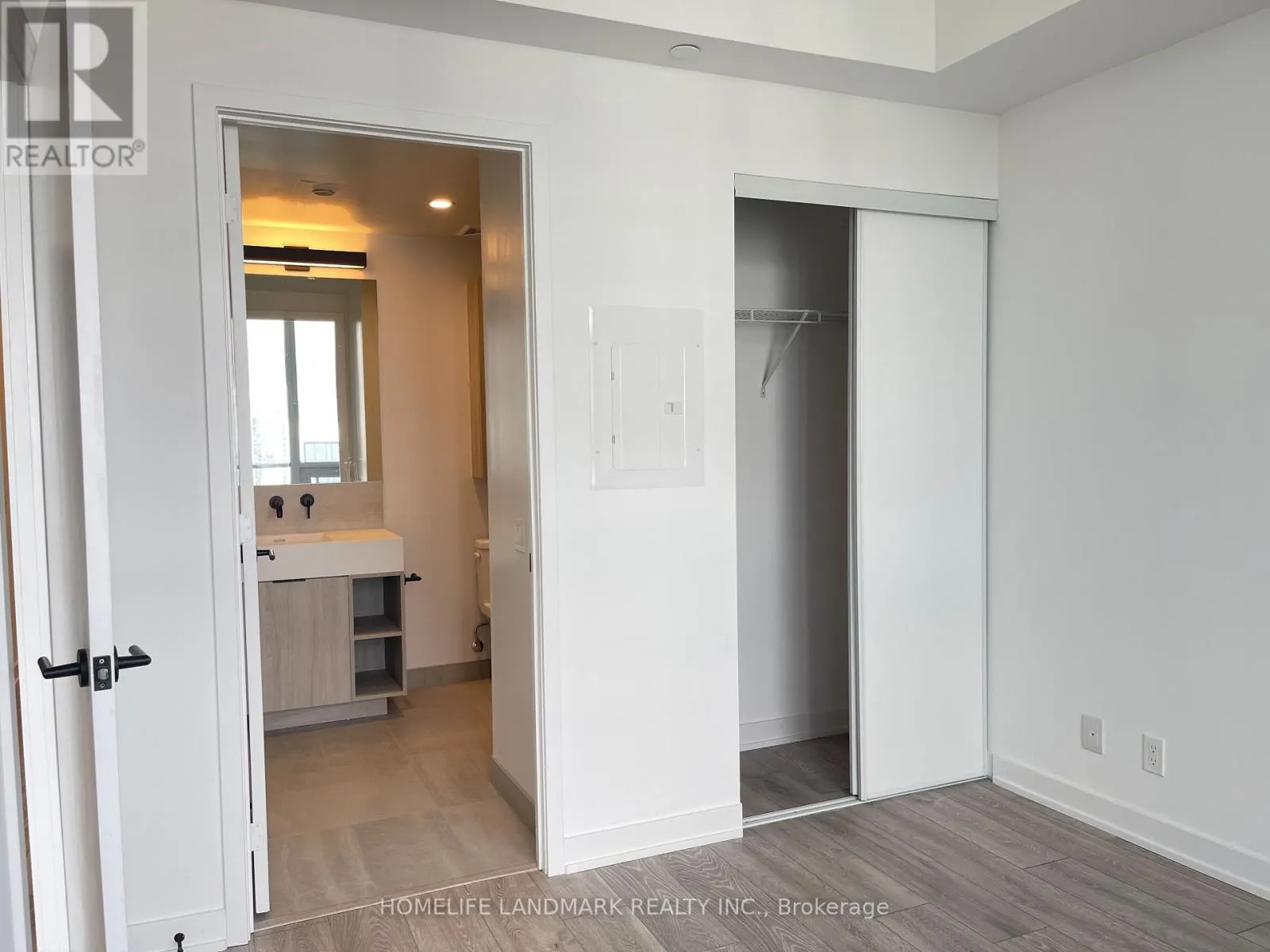 5203 - 108 PETER STREET