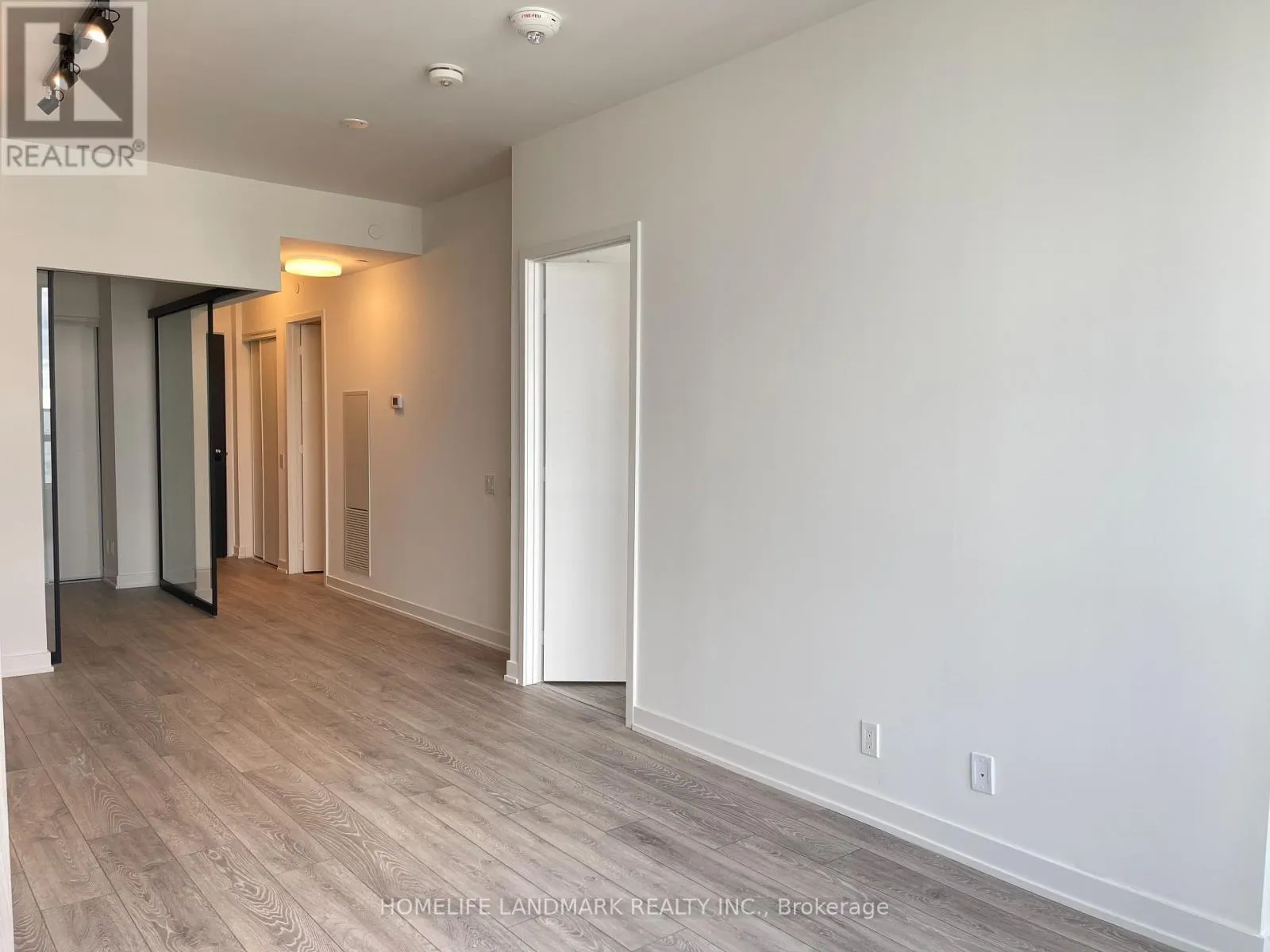 5203 - 108 PETER STREET