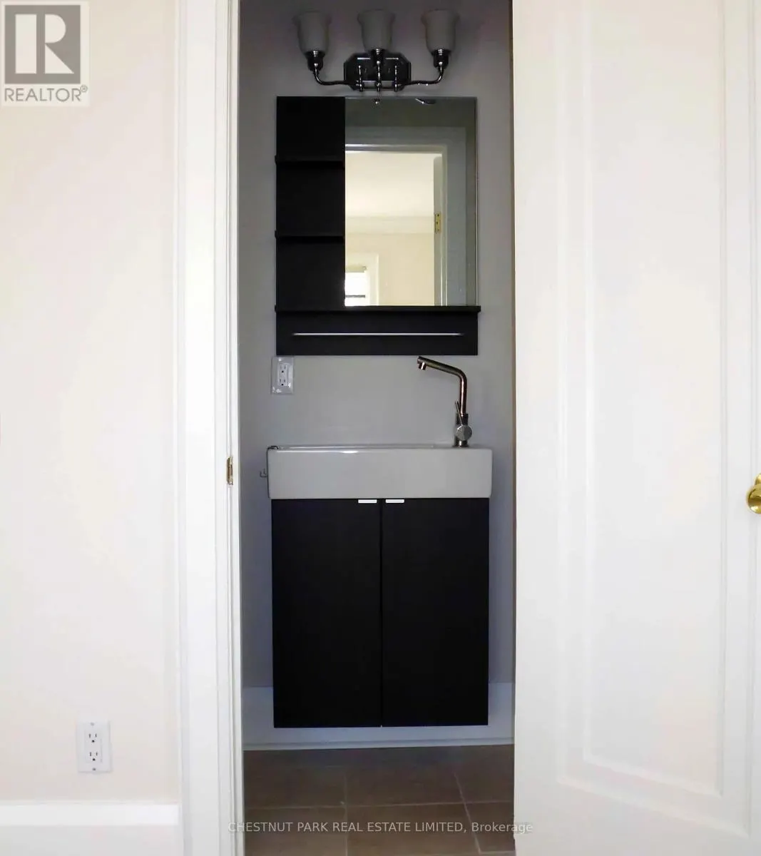 UPPER - 472 ORIOLE PARKWAY