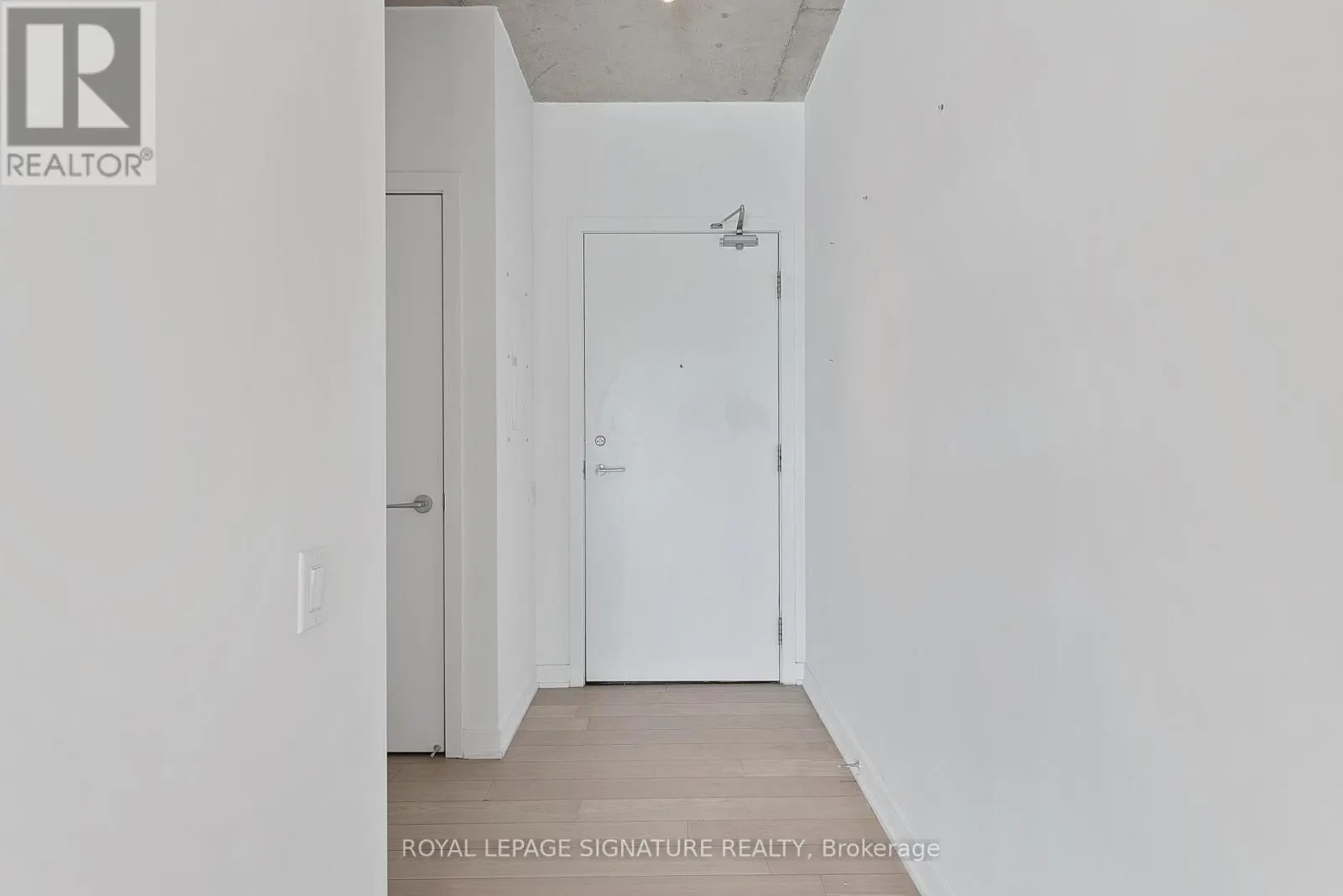 608 - 318 KING STREET E