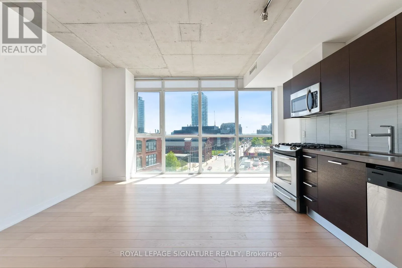 608 - 318 KING STREET E