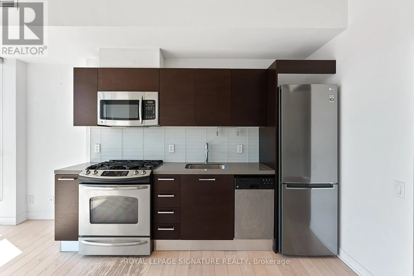 608 - 318 KING STREET E