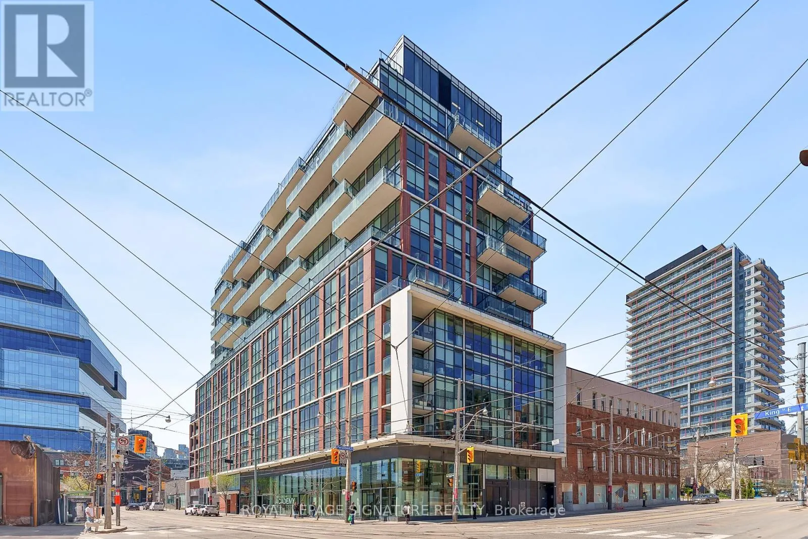 608 - 318 KING STREET E