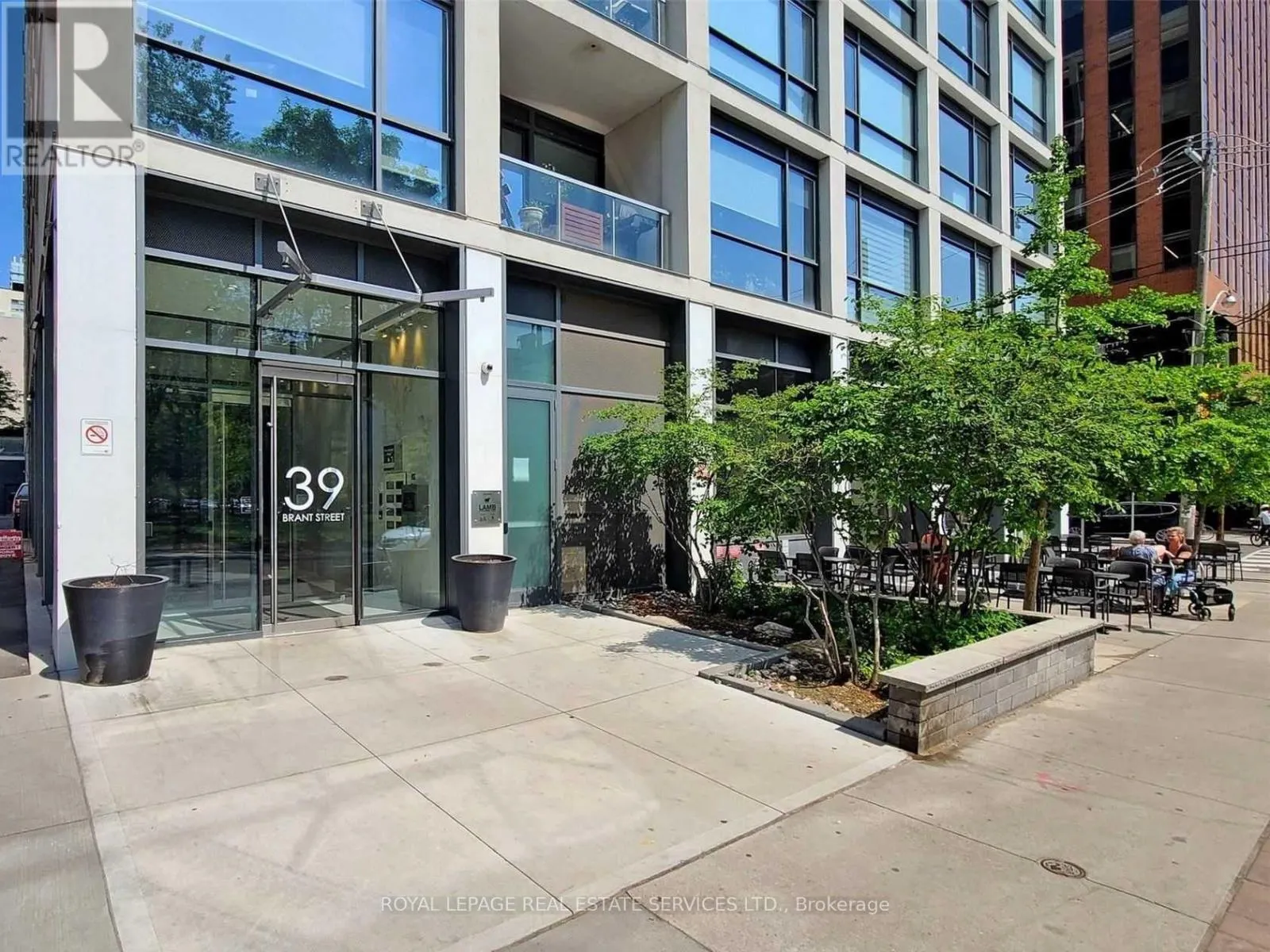 714 - 39 BRANT STREET
