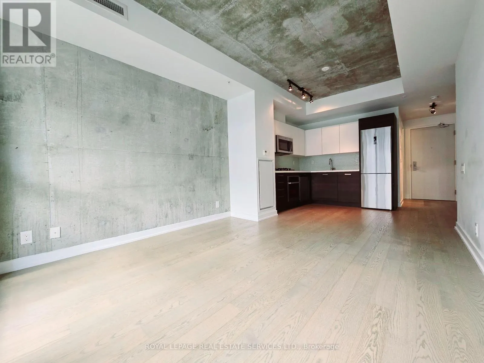 714 - 39 BRANT STREET