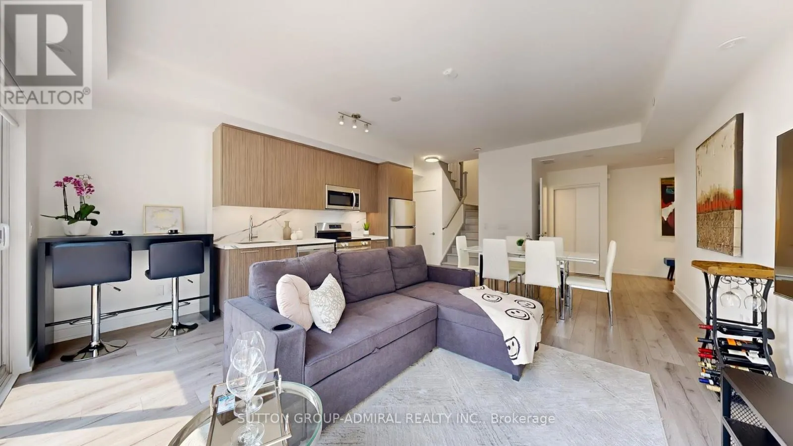 TH20 - 851 SHEPPARD AVENUE W