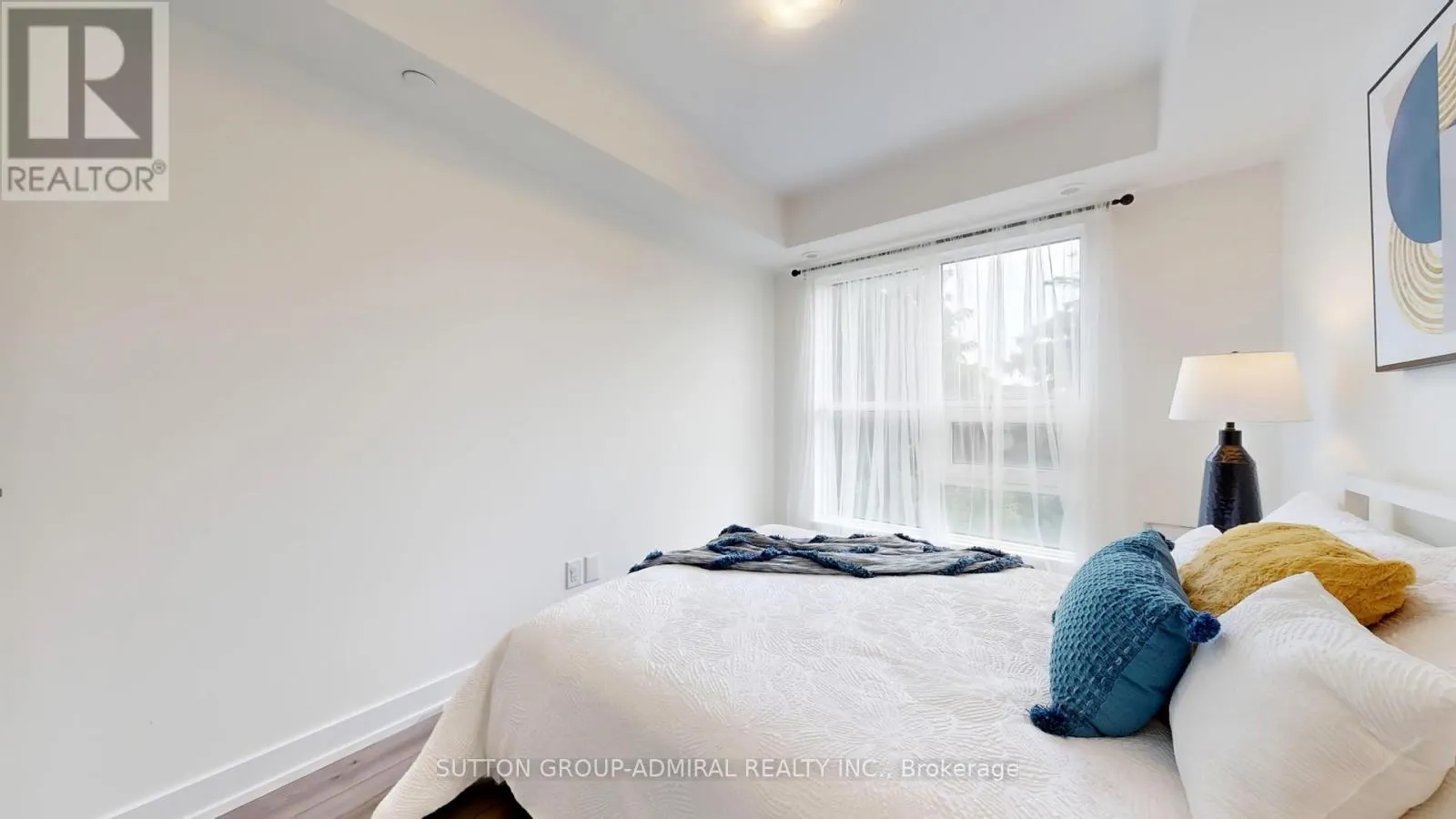 TH20 - 851 SHEPPARD AVENUE W