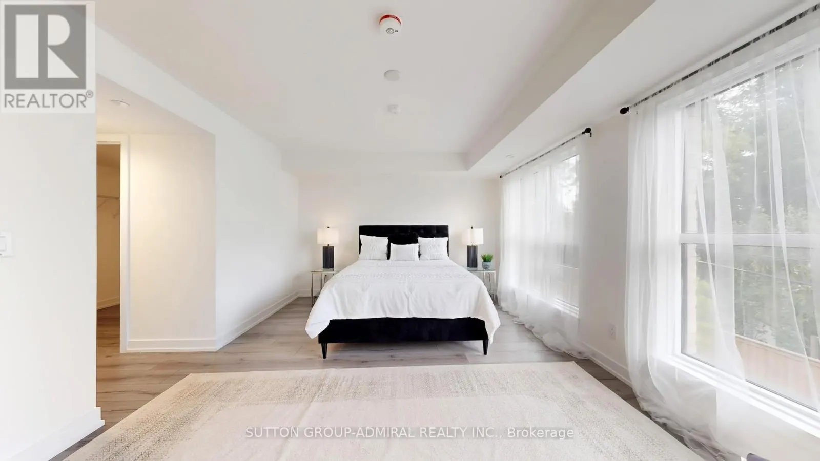 TH20 - 851 SHEPPARD AVENUE W