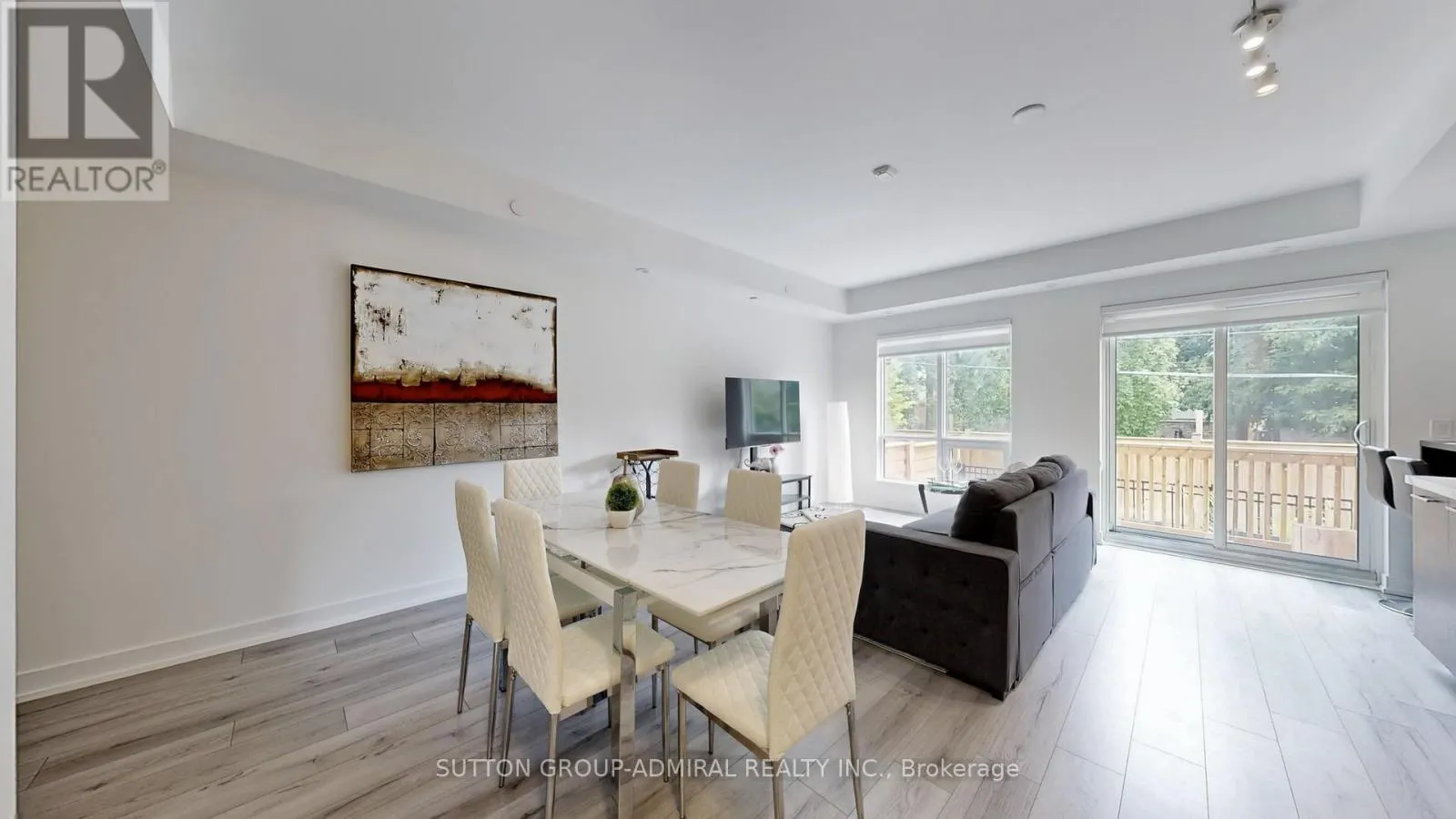 TH20 - 851 SHEPPARD AVENUE W