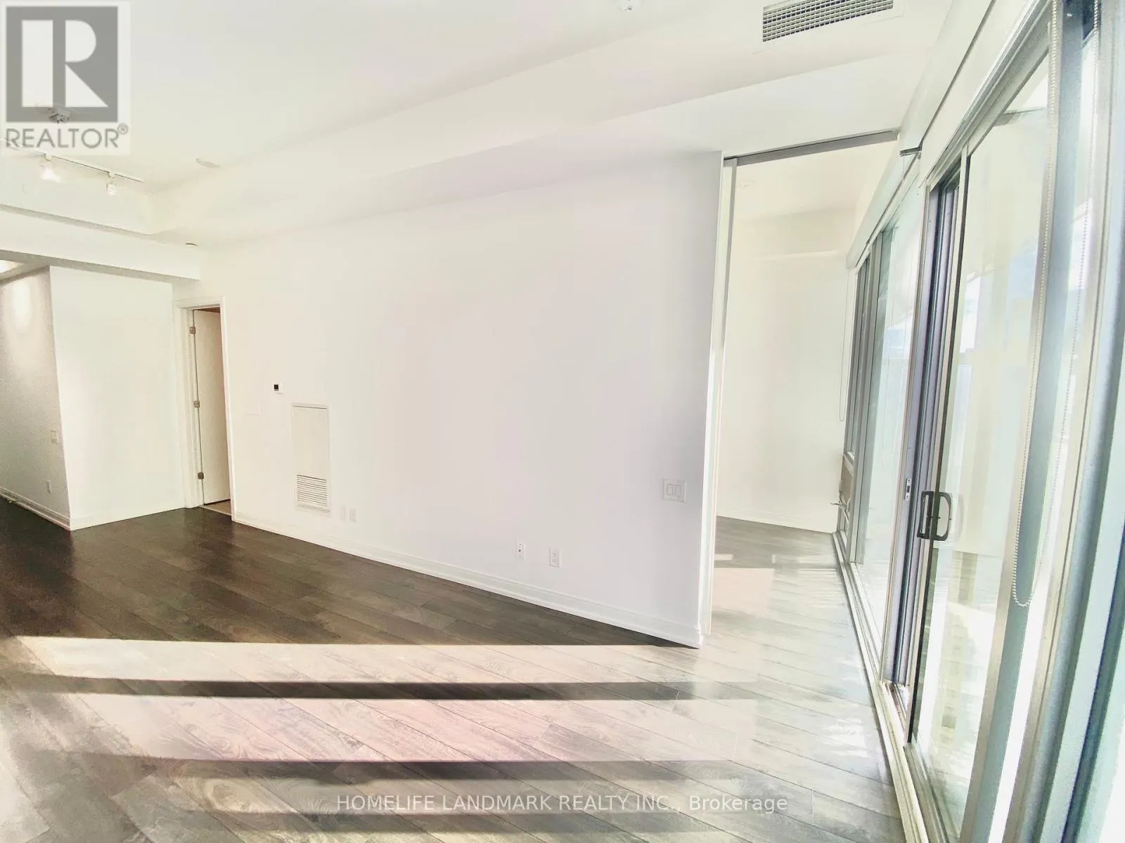 4606 - 50 CHARLES STREET E
