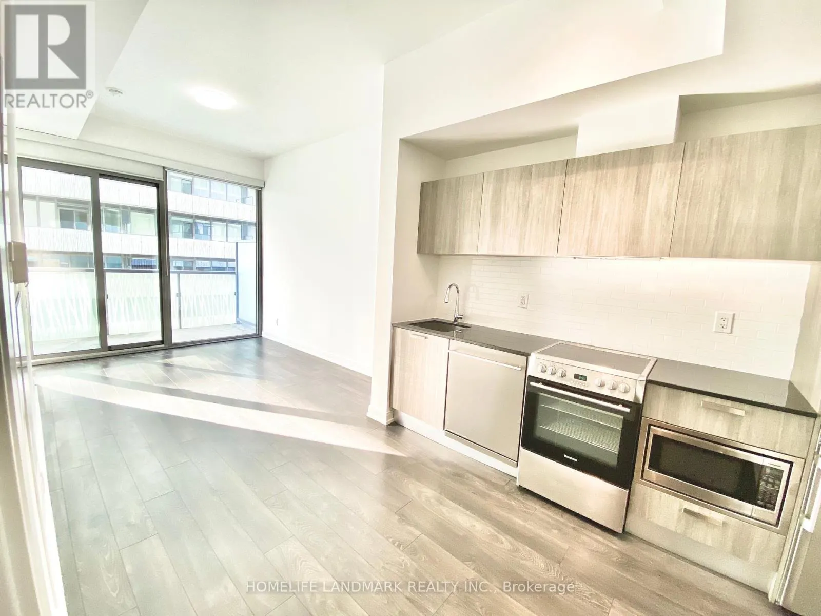 4606 - 50 CHARLES STREET E