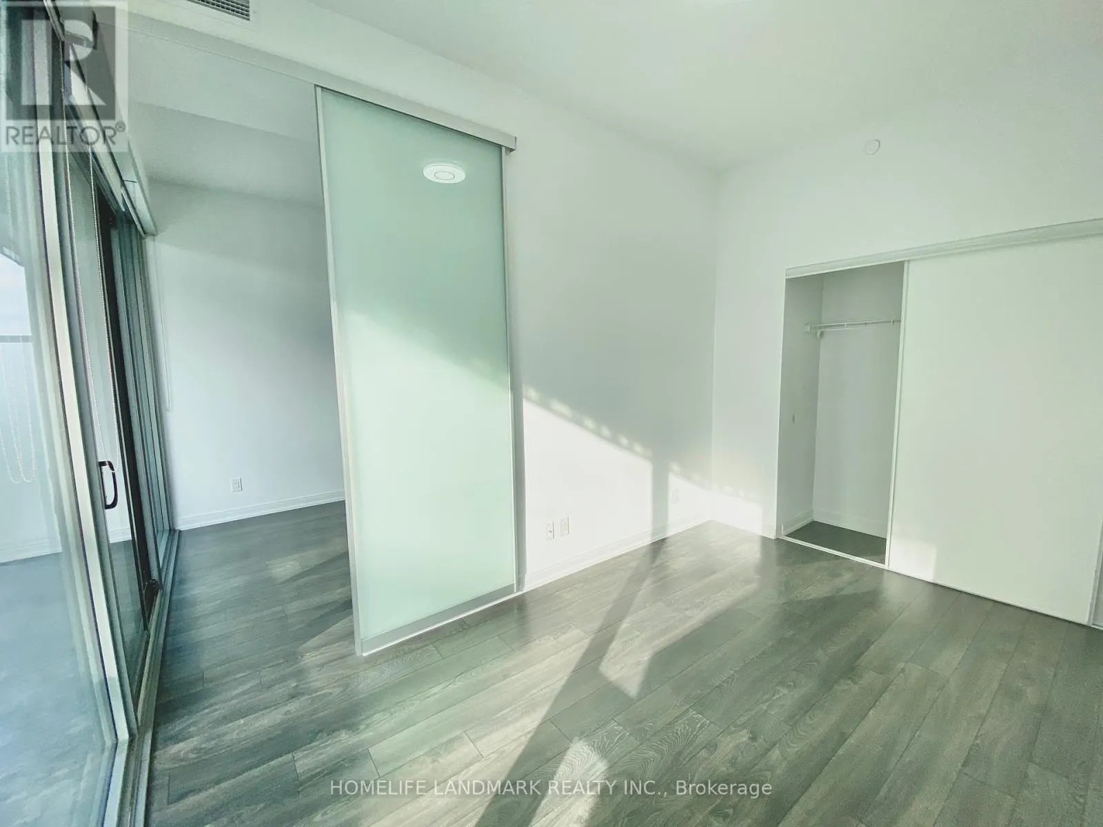 4606 - 50 CHARLES STREET E
