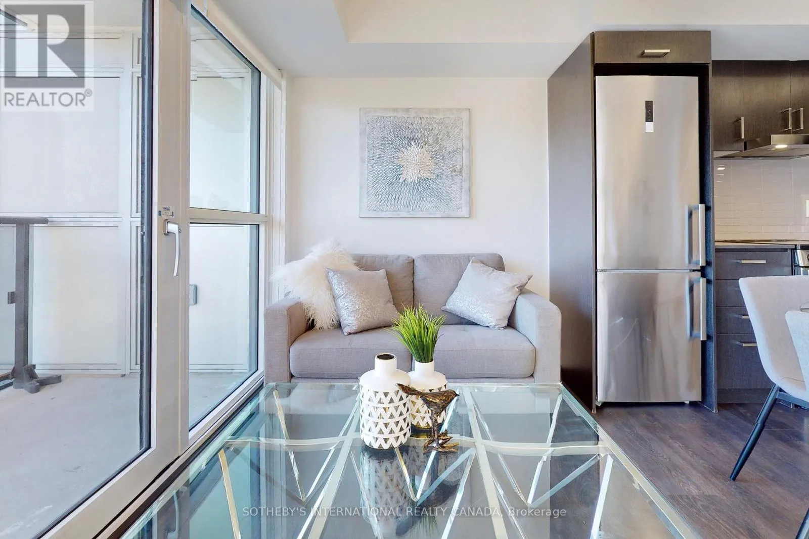 612 - 219 DUNDAS STREET E