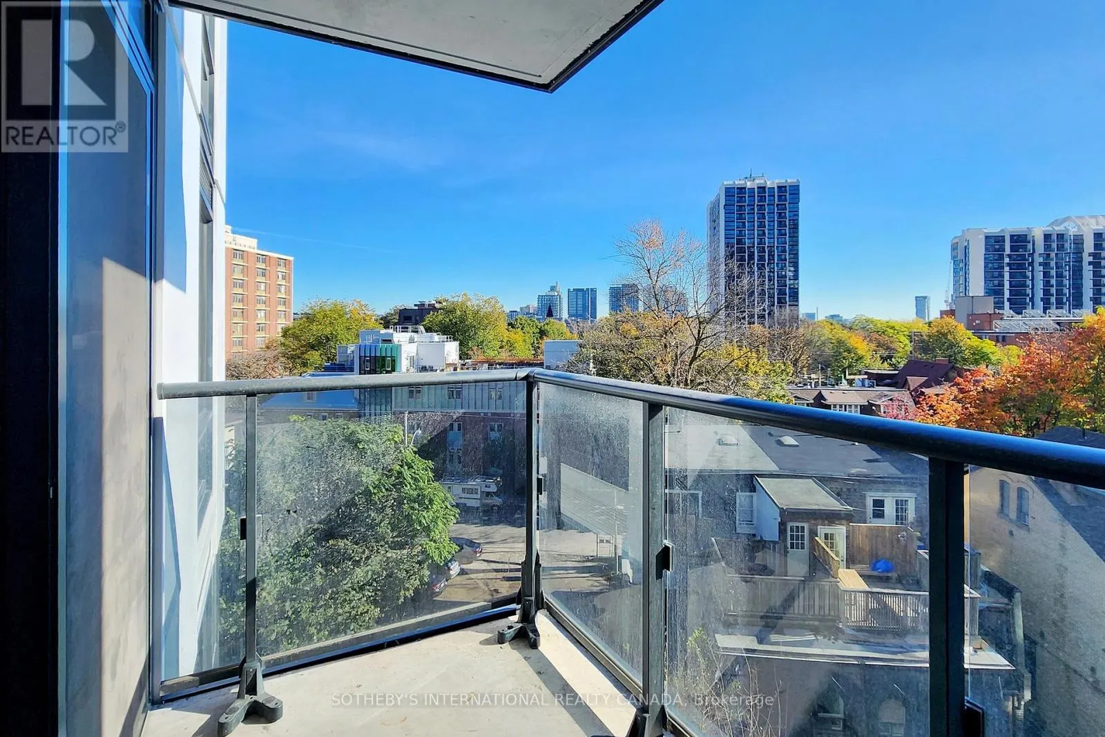 612 - 219 DUNDAS STREET E