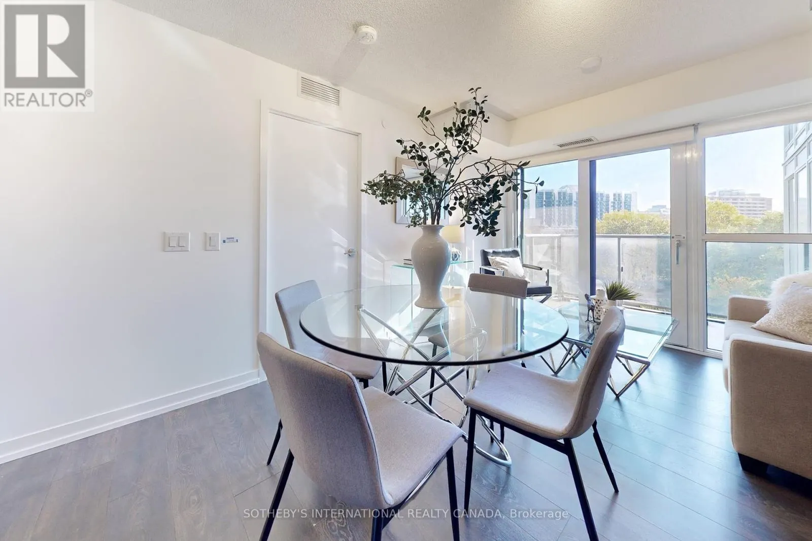 612 - 219 DUNDAS STREET E