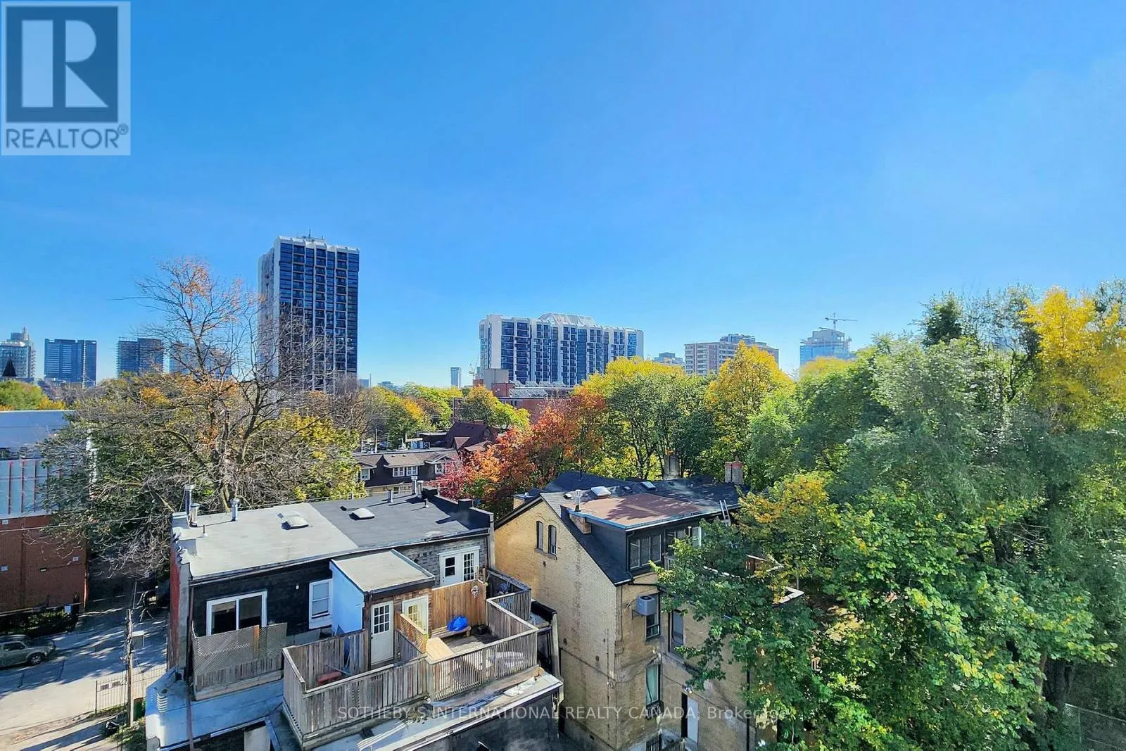 612 - 219 DUNDAS STREET E