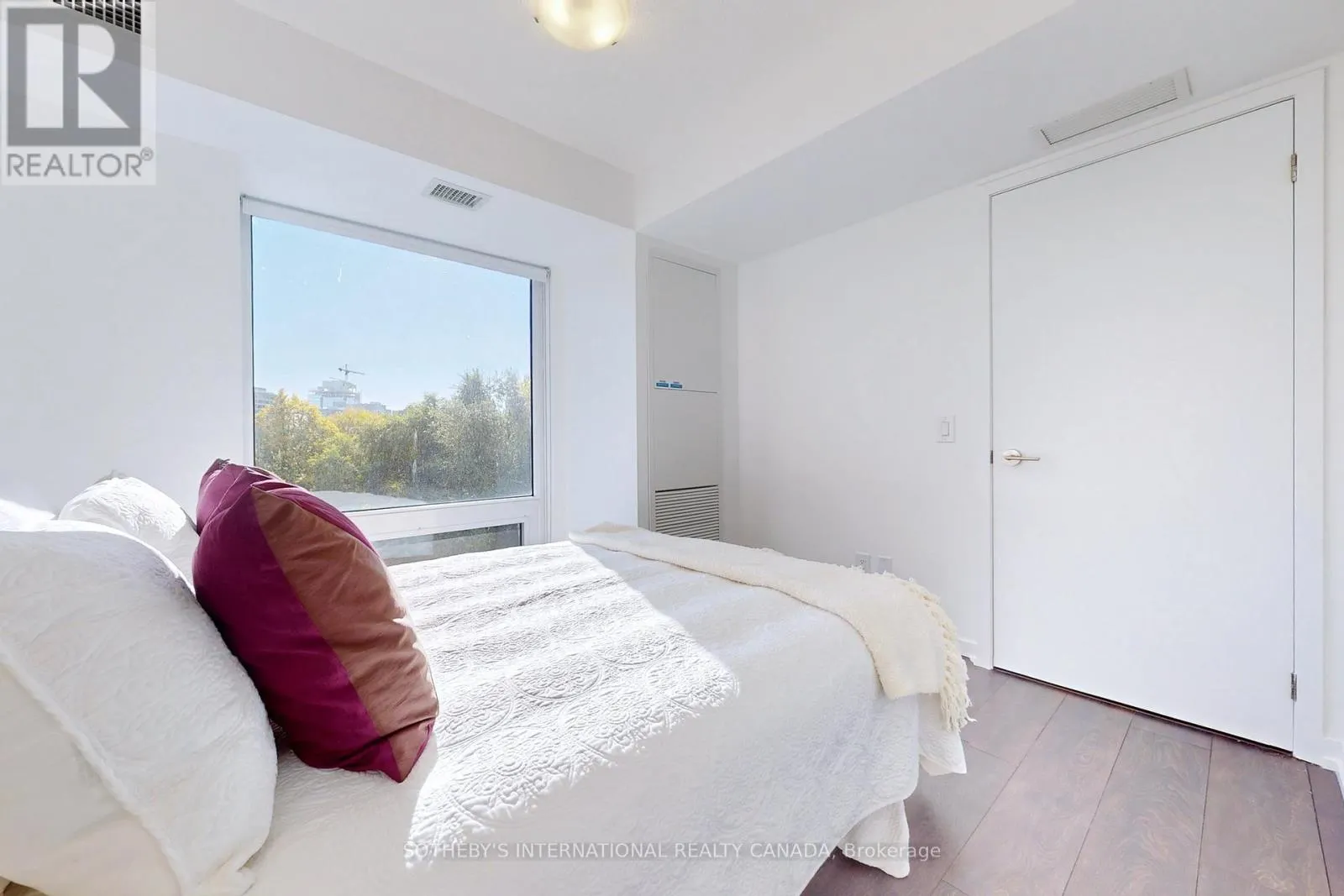 612 - 219 DUNDAS STREET E