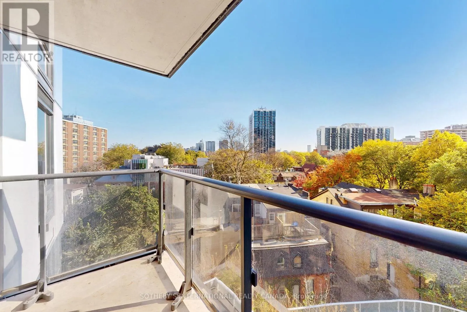 612 - 219 DUNDAS STREET E