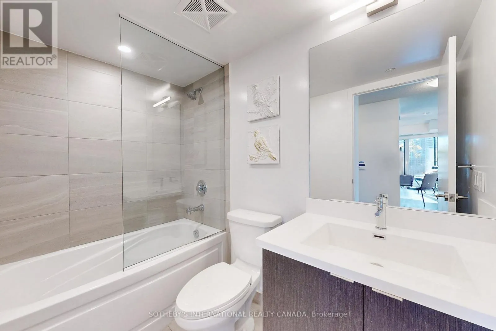 612 - 219 DUNDAS STREET E