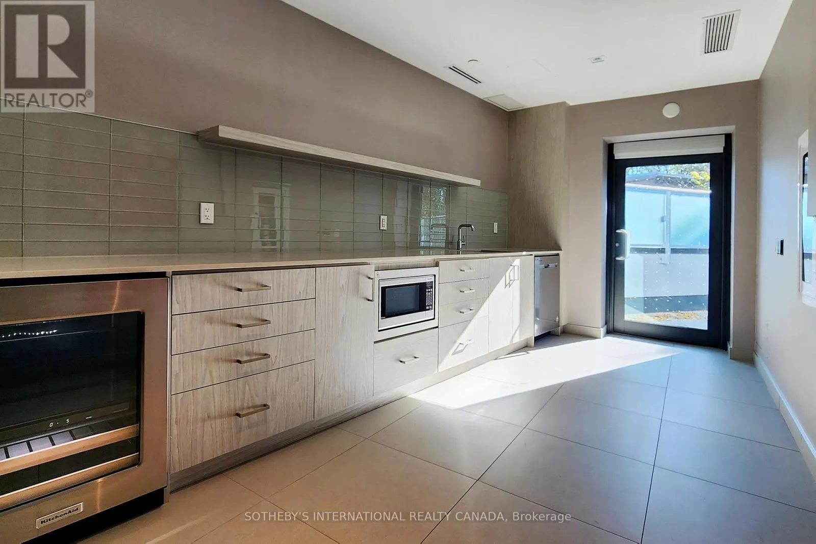 612 - 219 DUNDAS STREET E