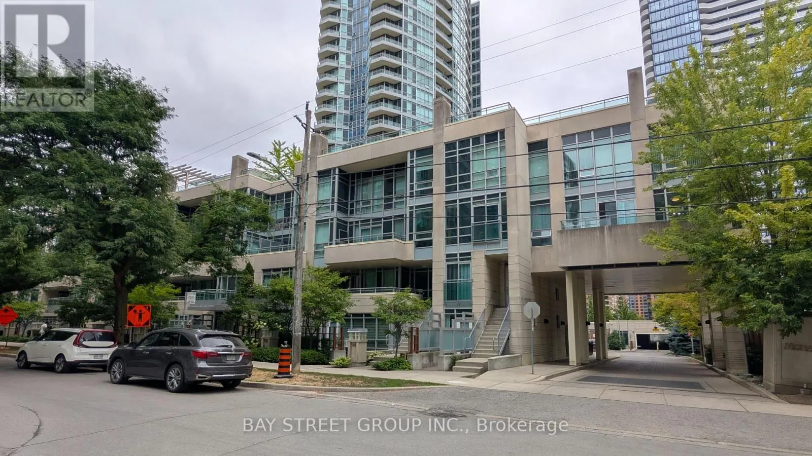 TH201 - 21 OLIVE AVENUE