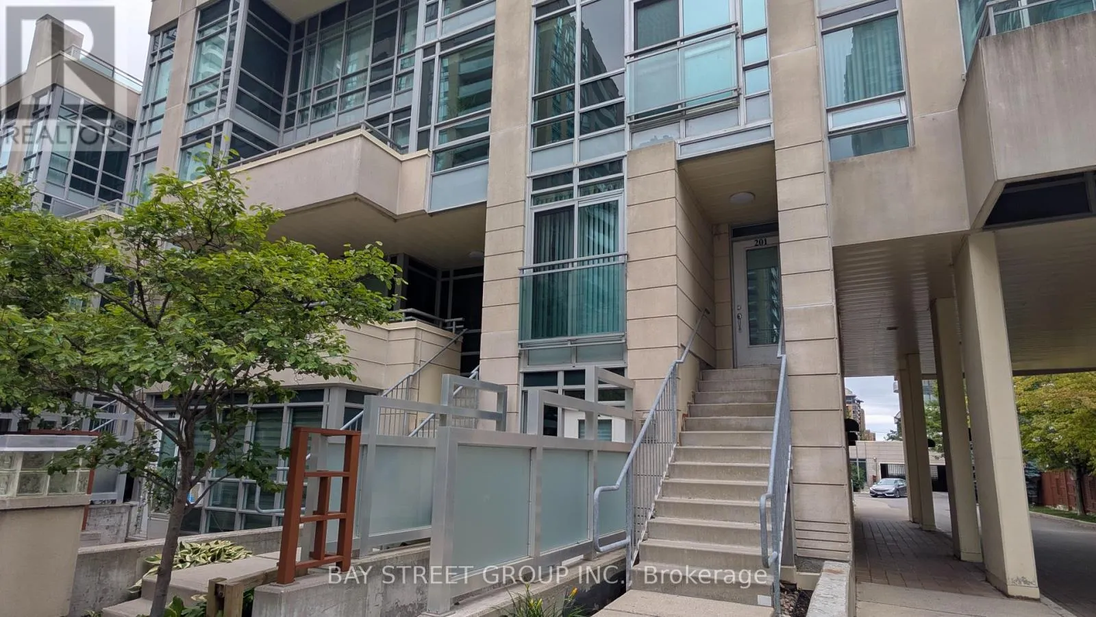 TH201 - 21 OLIVE AVENUE