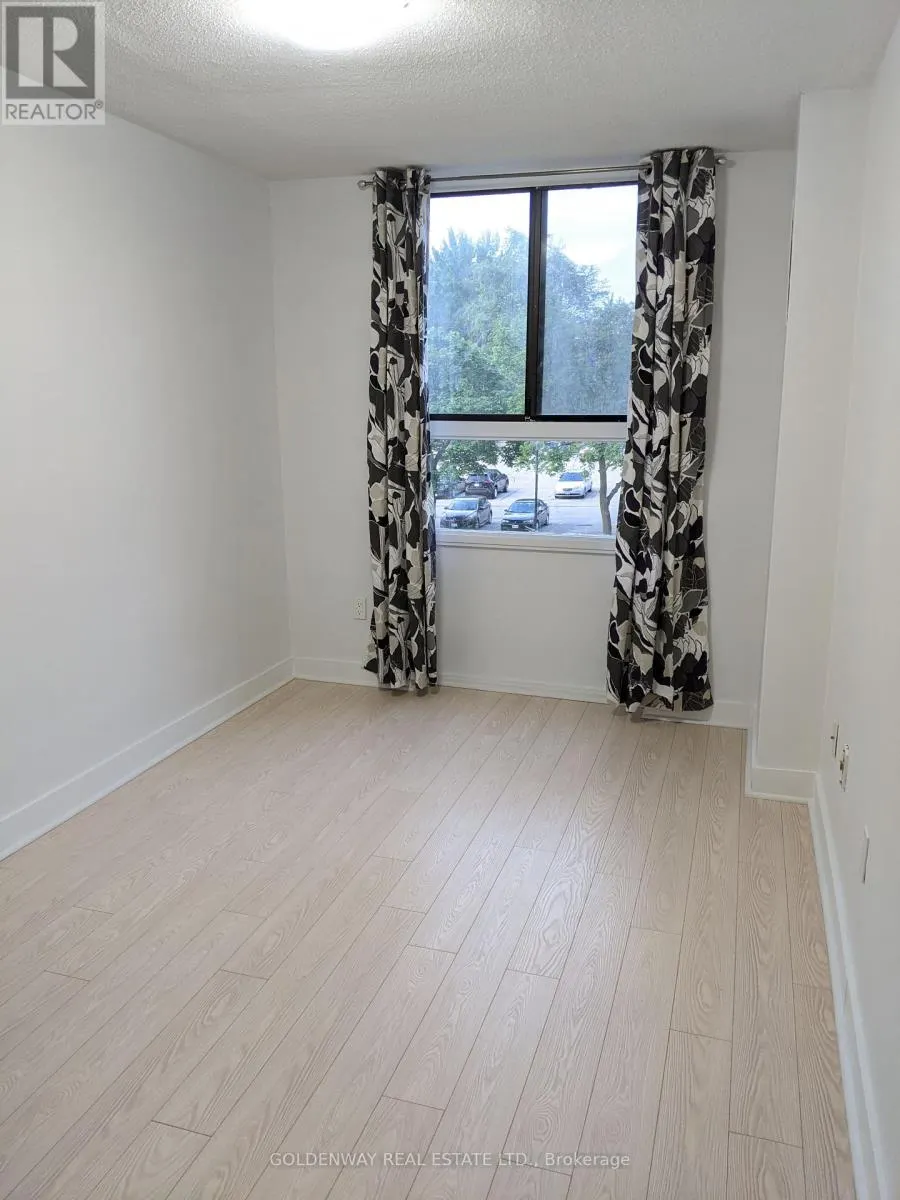 402 - 177 LINUS ROAD