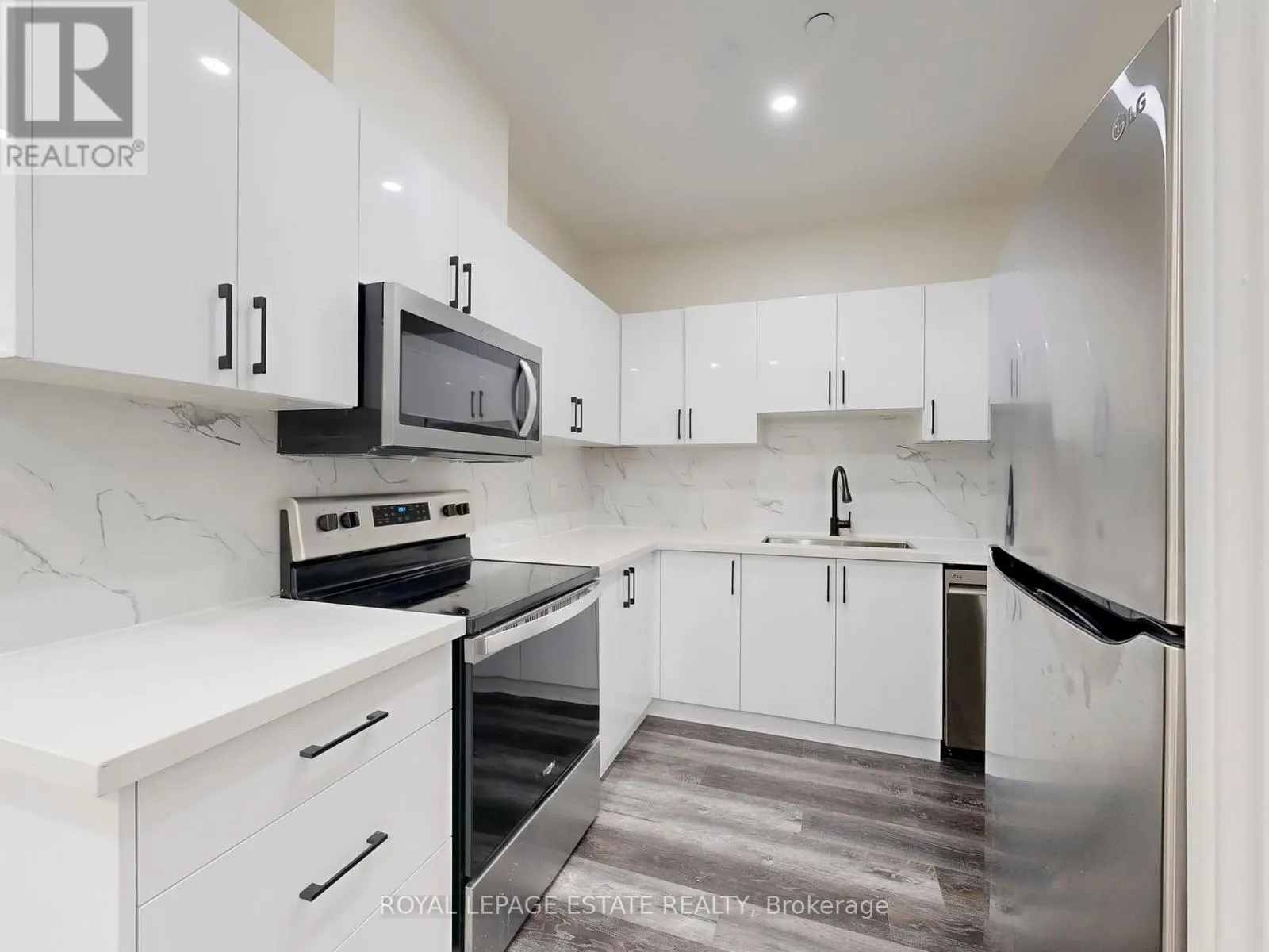 607 - 393 KING STREET W