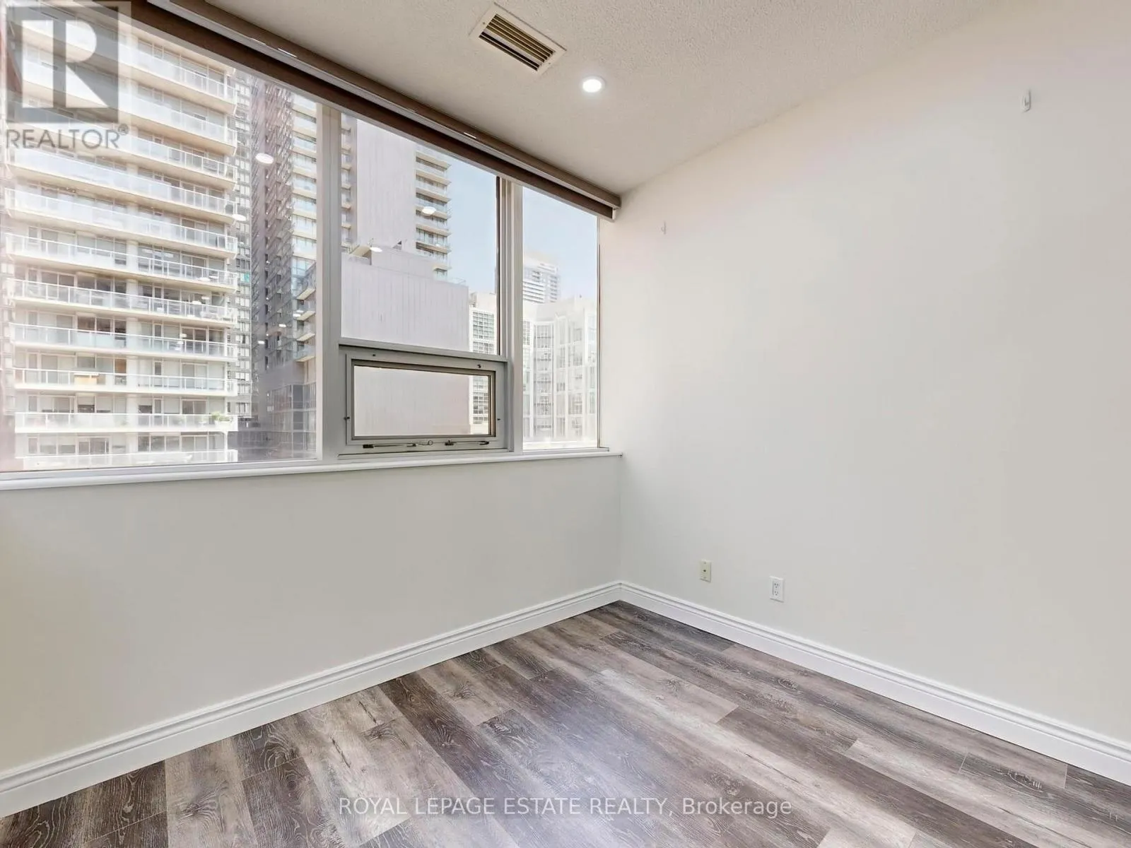 607 - 393 KING STREET W