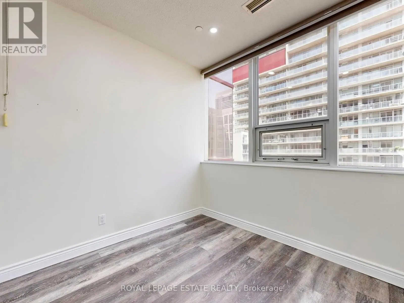 607 - 393 KING STREET W