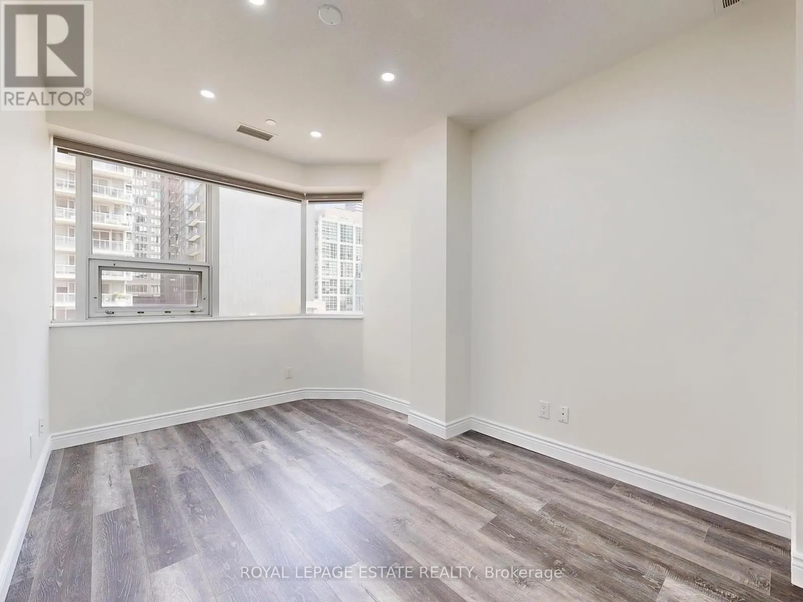 607 - 393 KING STREET W