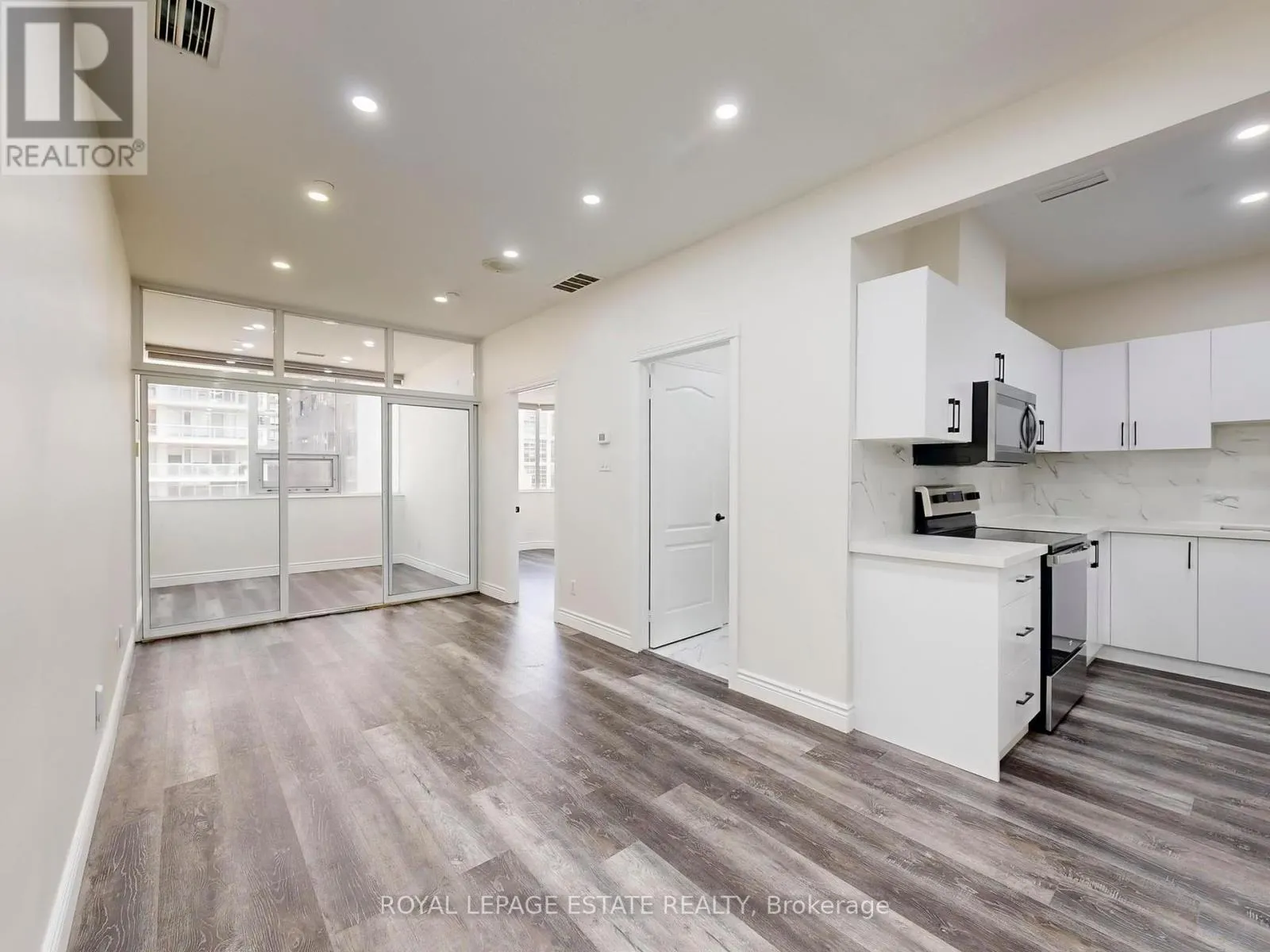 607 - 393 KING STREET W