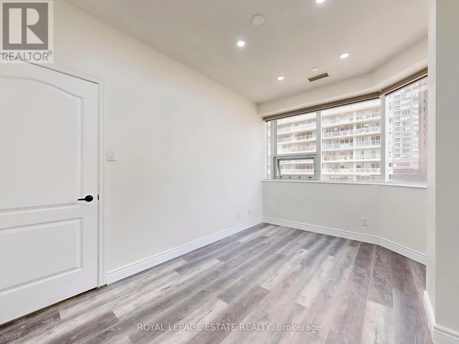 607 - 393 KING STREET W
