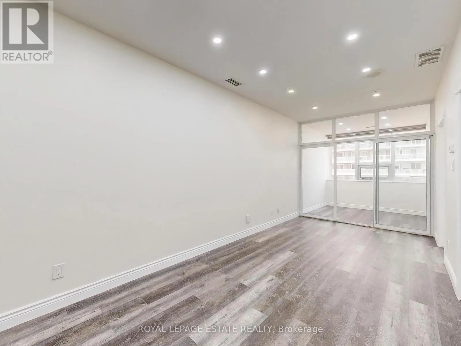 607 - 393 KING STREET W