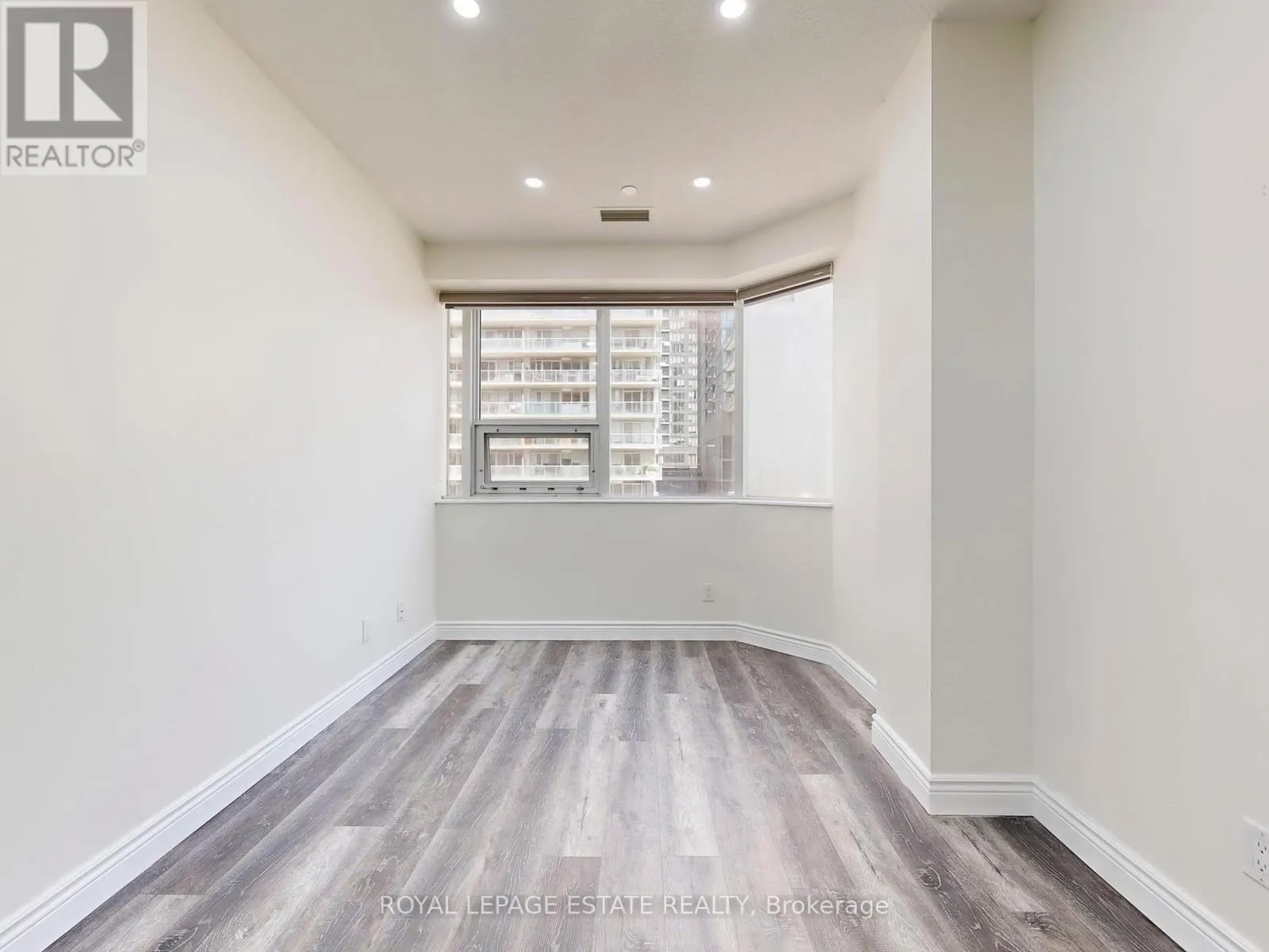 607 - 393 KING STREET W
