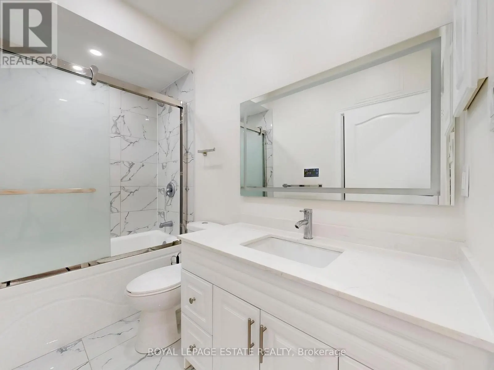 607 - 393 KING STREET W