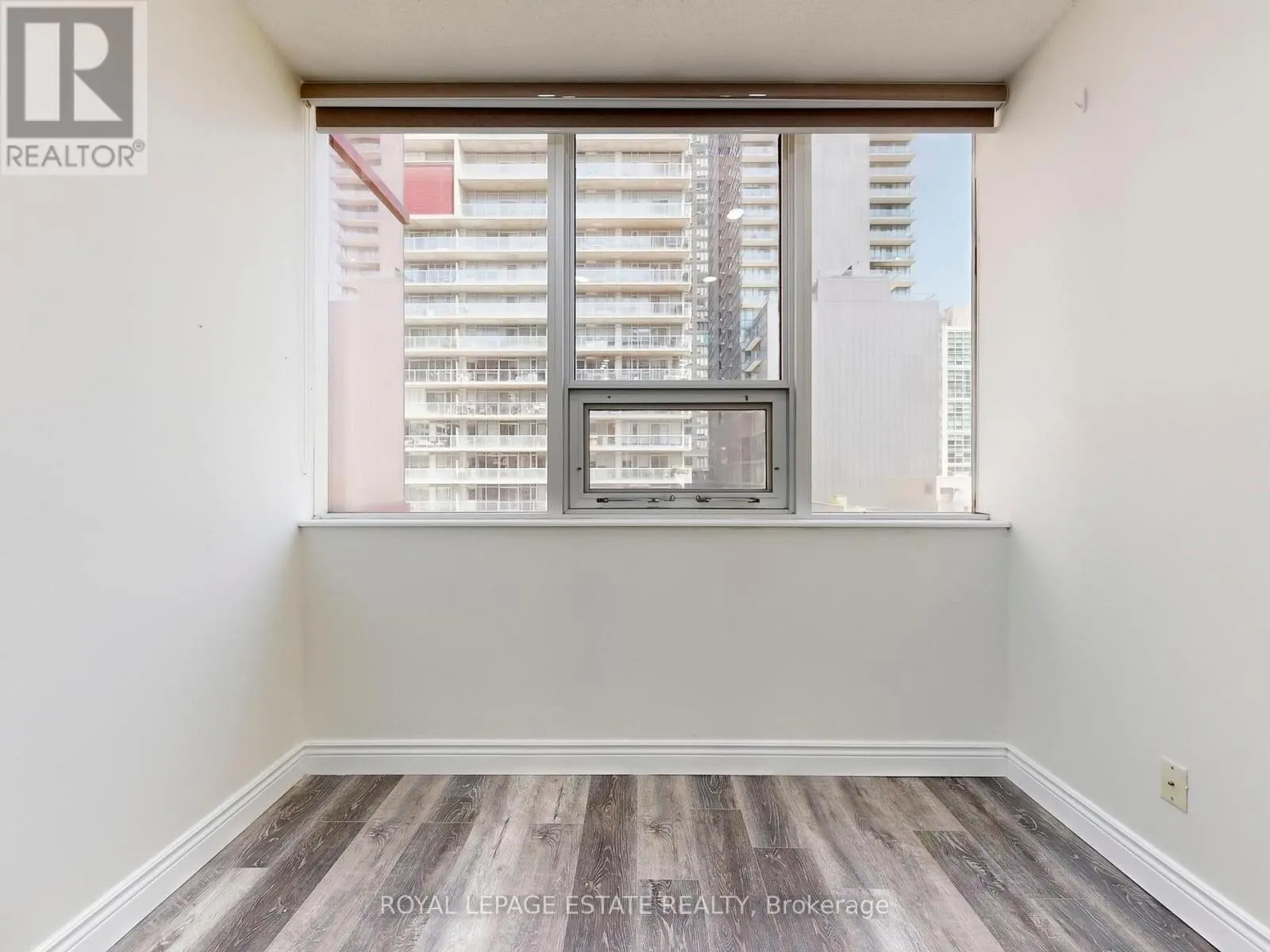 607 - 393 KING STREET W