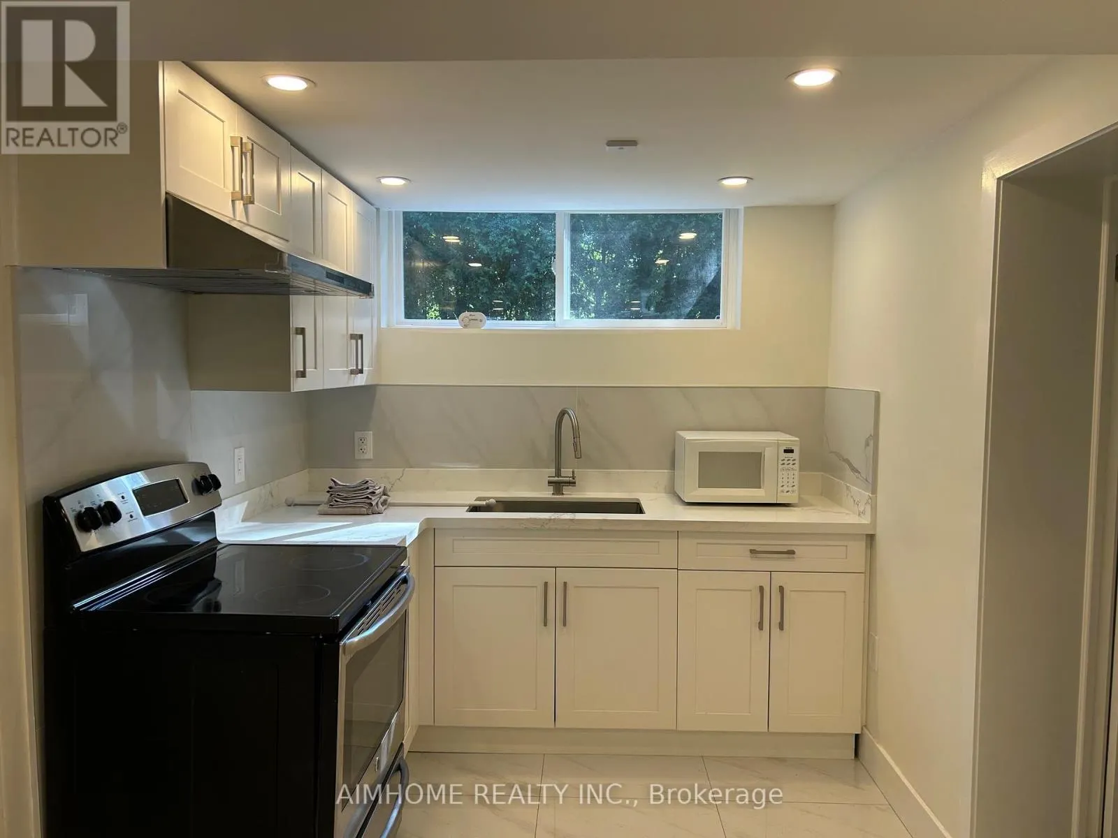LOWER - 52 BATHFORD CRESCENT