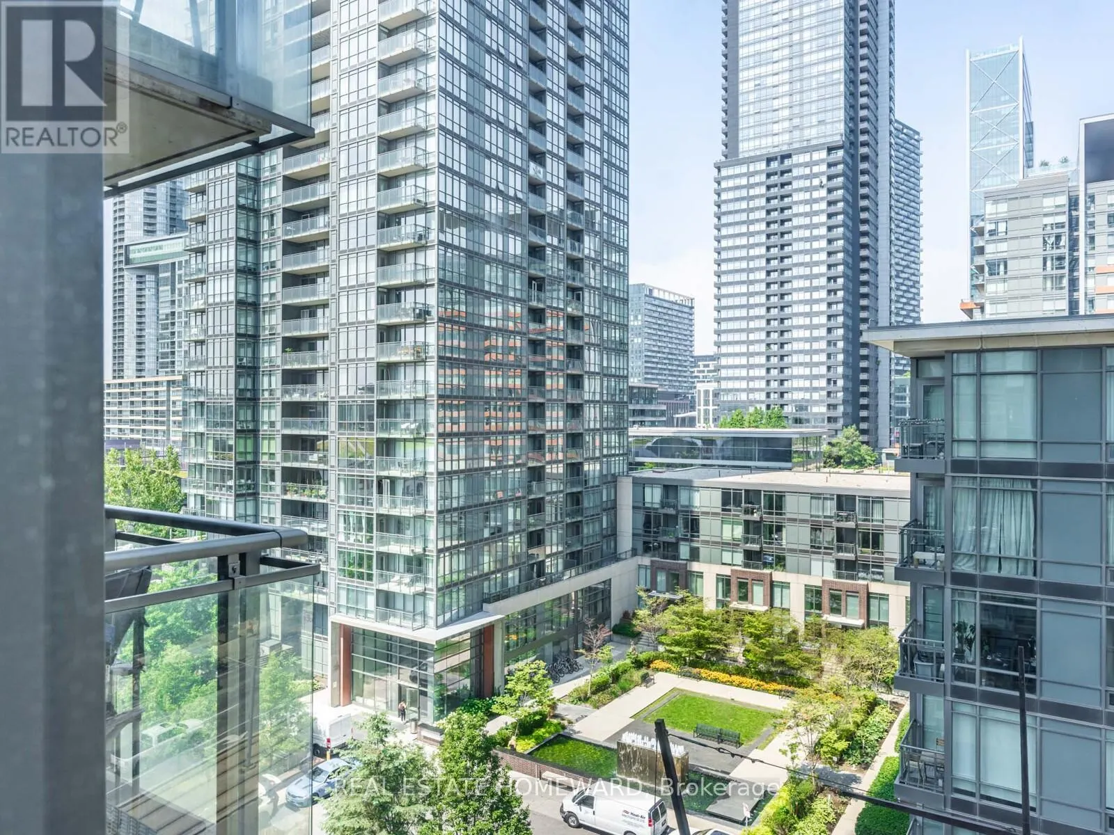906 - 11 BRUNEL COURT