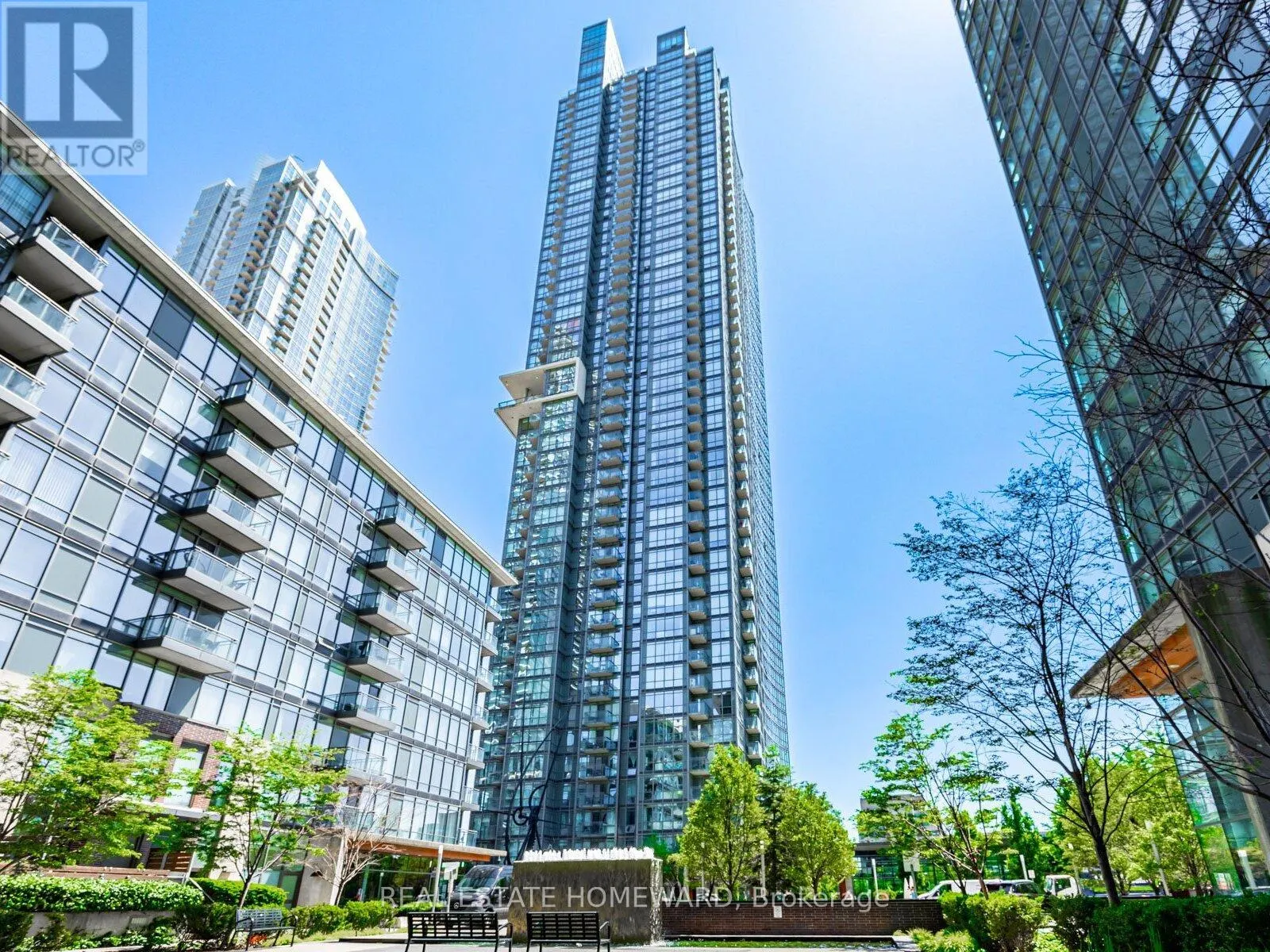906 - 11 BRUNEL COURT
