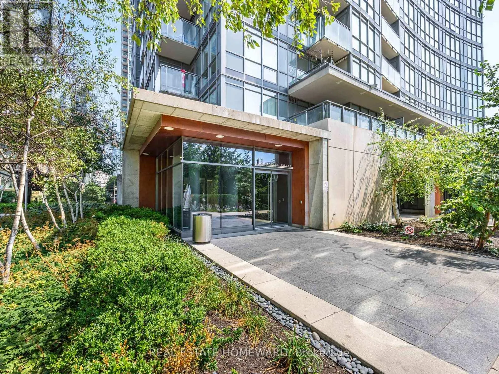 906 - 11 BRUNEL COURT