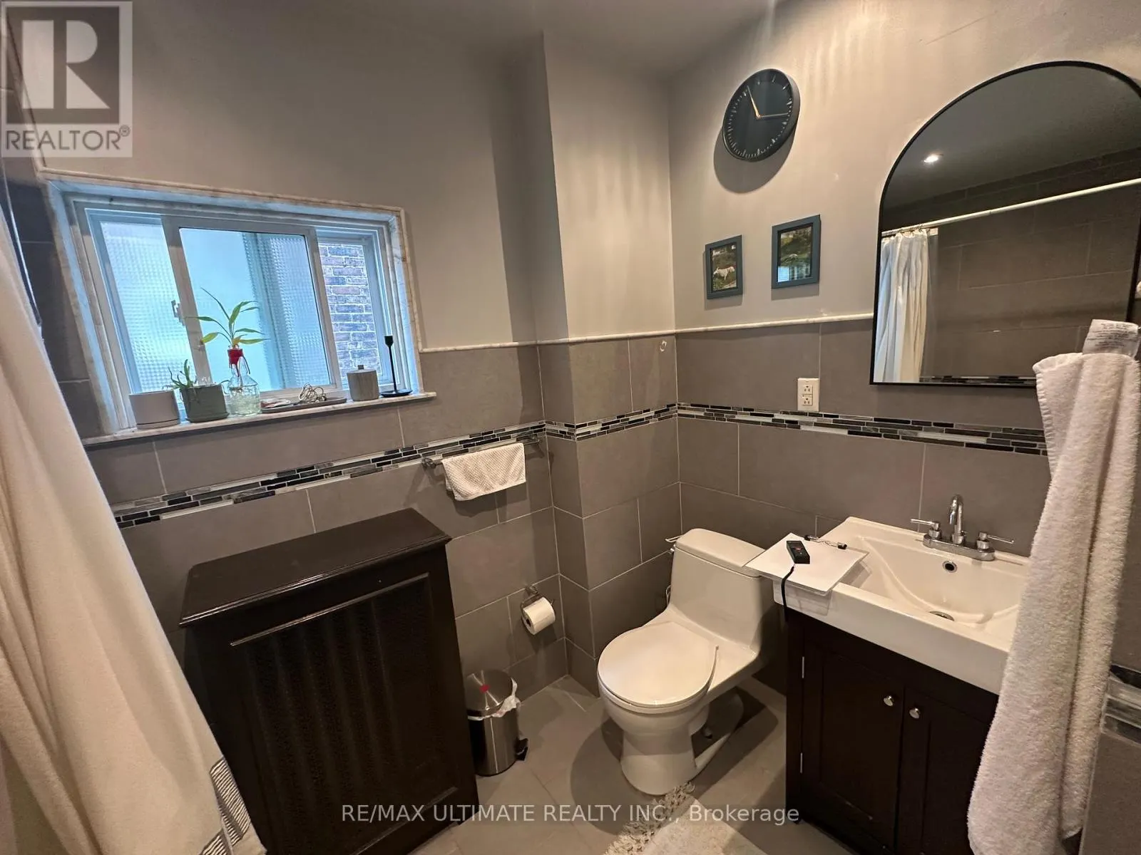 2ND FLOOR - 363 SHAW STREET S
