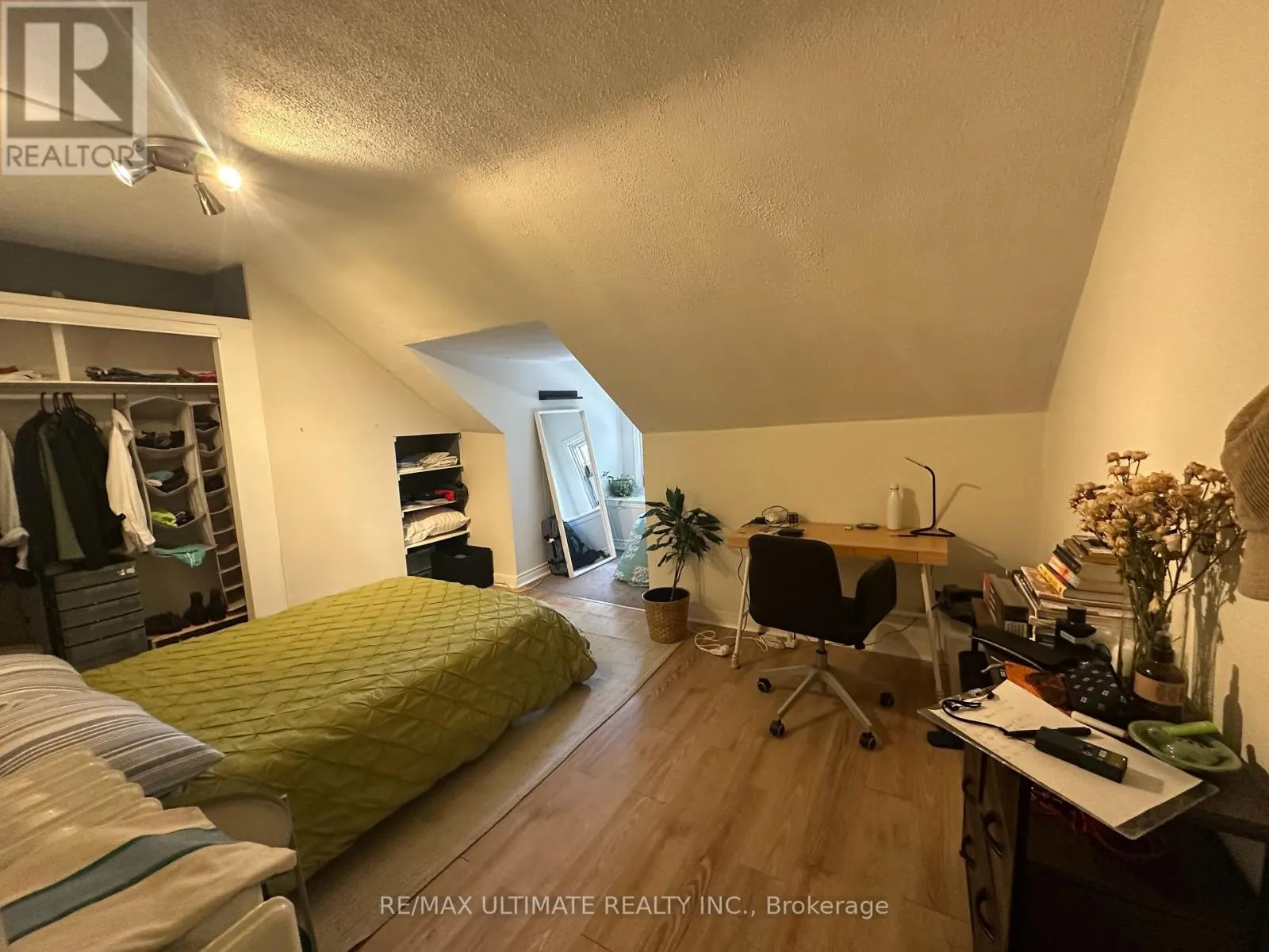 2ND FLOOR - 363 SHAW STREET S